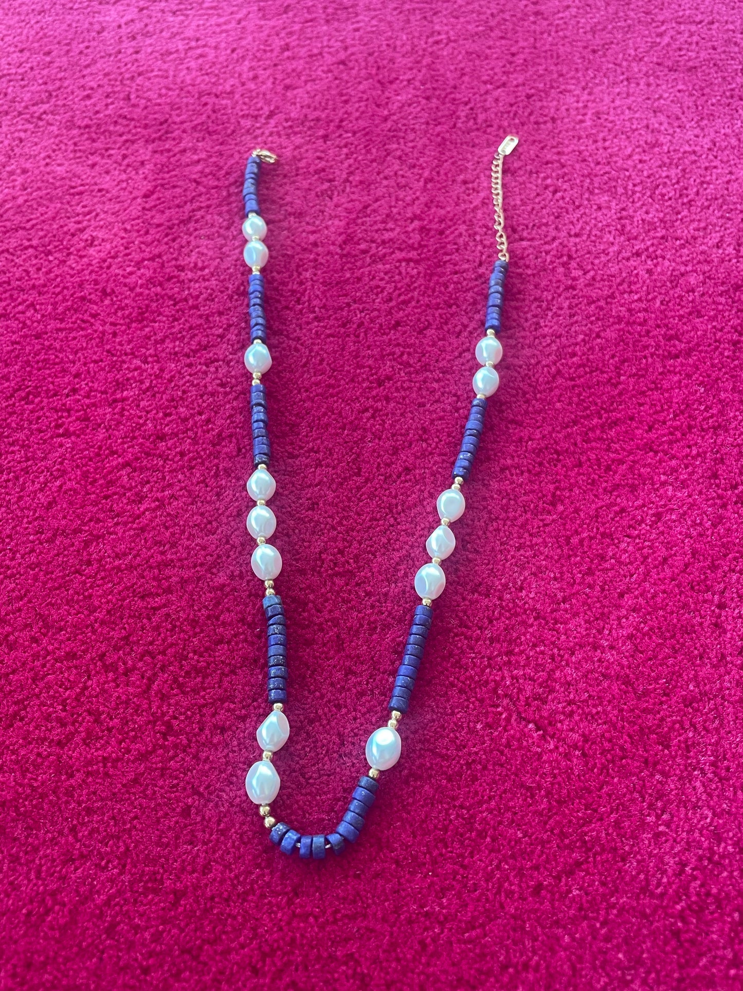 Collier Perlé avec Perles Blanches et Disques Bleus