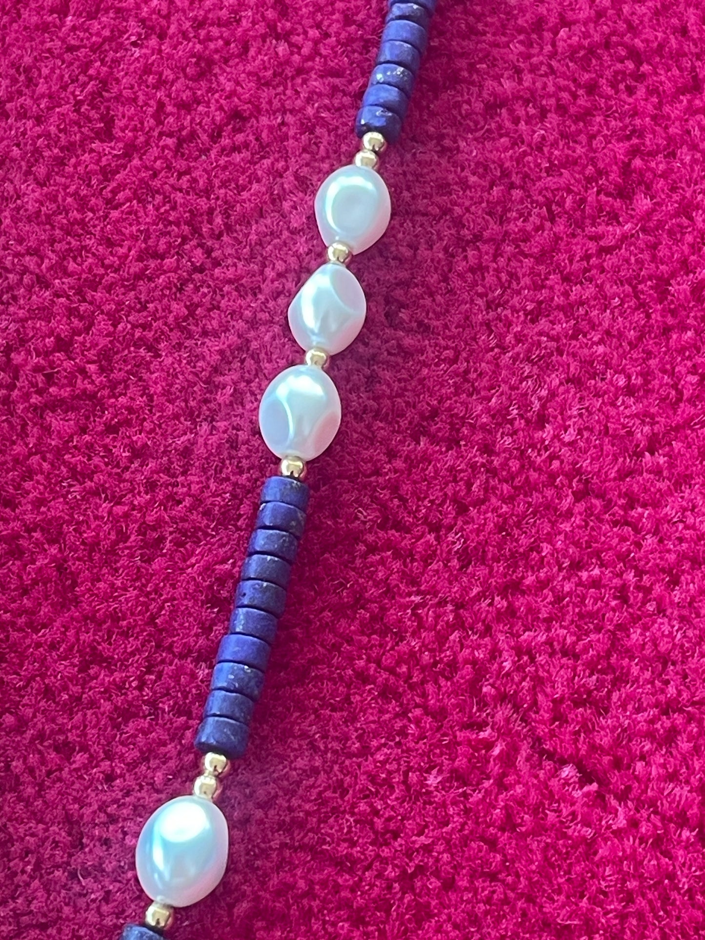 Collier Perlé avec Perles Blanches et Disques Bleus