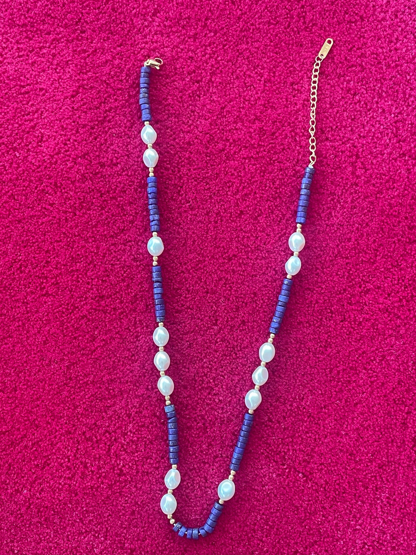 Collier Perlé avec Perles Blanches et Disques Bleus