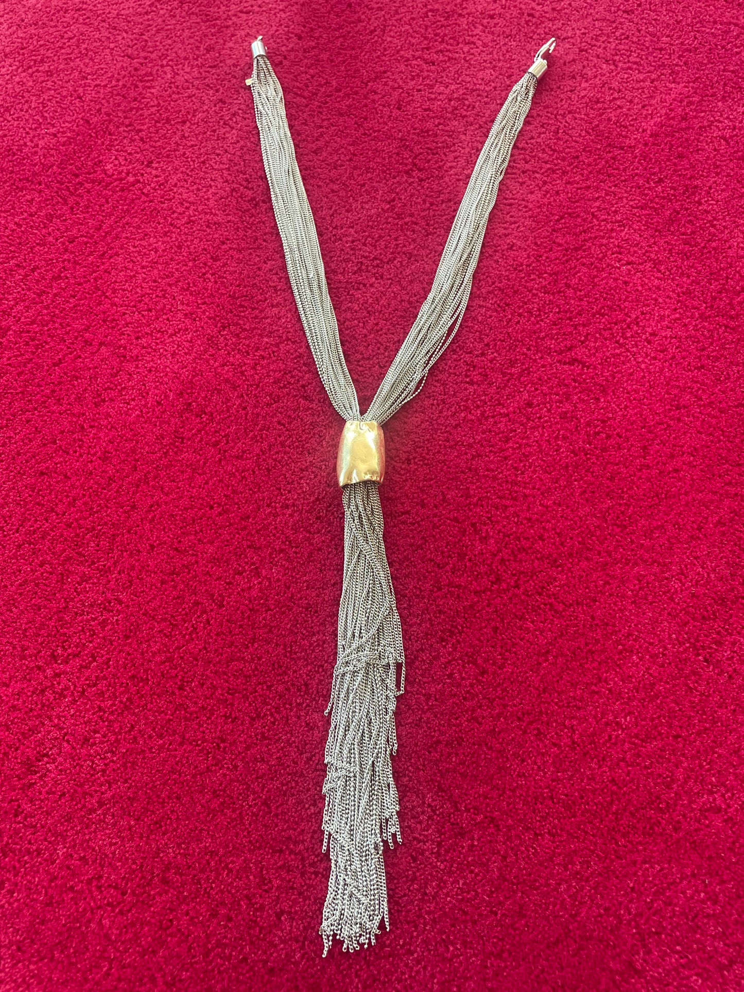 Collier Long à Chaînes Multirangs avec Pendentif Doré